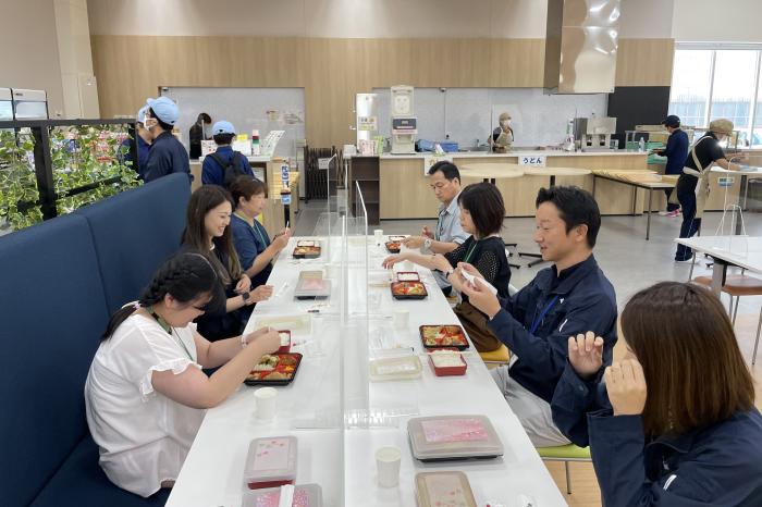 %E9%A3%9F%E5%A0%82%E3%81%A7%E3%83%A9%E3%83%B3%E3%83%81